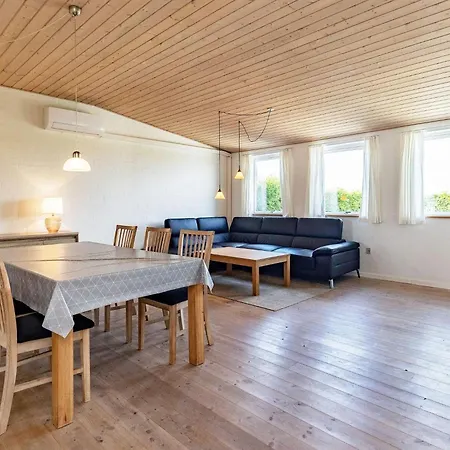 6 Person In Faaborg-by Traum