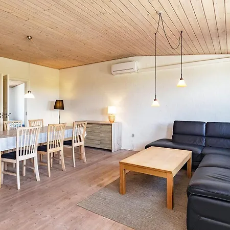 6 Person In Faaborg-by Traum